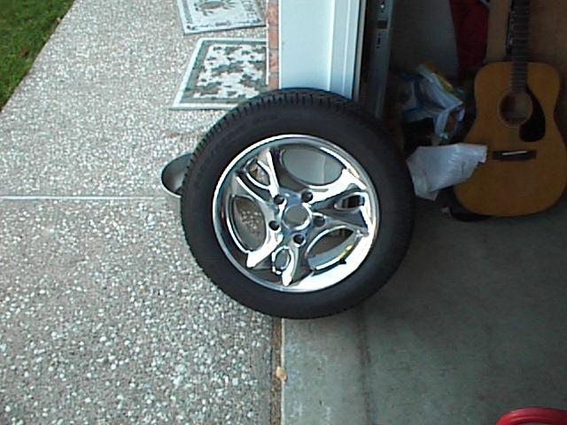 Unique Wheels on the 1973 Super Beetle